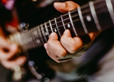 COMO USAR EL SISTEMA CAGED PARA TOCAR UN SOLO DE GUITARRA