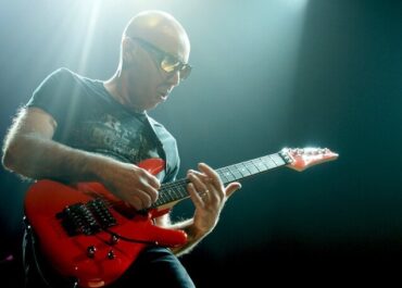 JOE SATRIANI